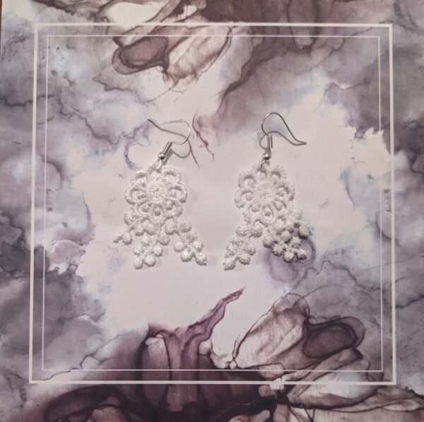 Flowing Flower Medium White Lace Earring - Image 4